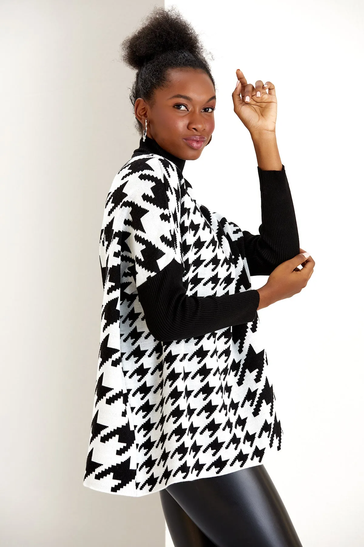 Oversize Gothic Goose Feather Jumper in Black/White