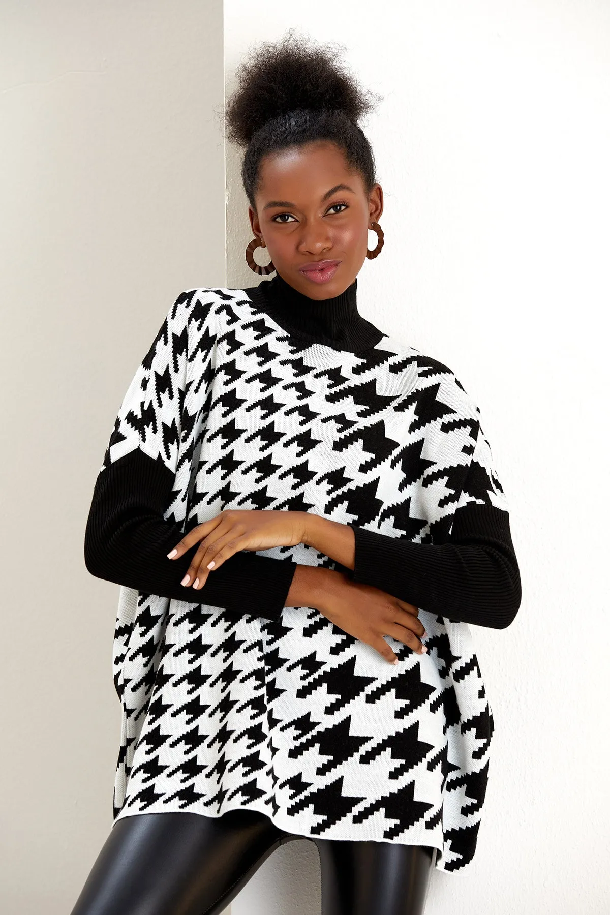 Oversize Gothic Goose Feather Jumper in Black/White