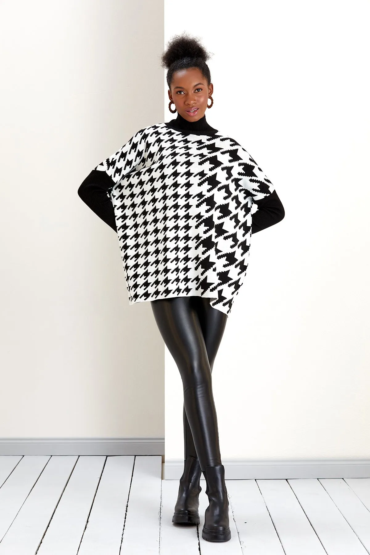 Oversize Gothic Goose Feather Jumper in Black/White